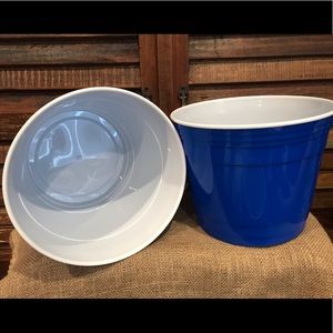 Blue large solo style buckets
